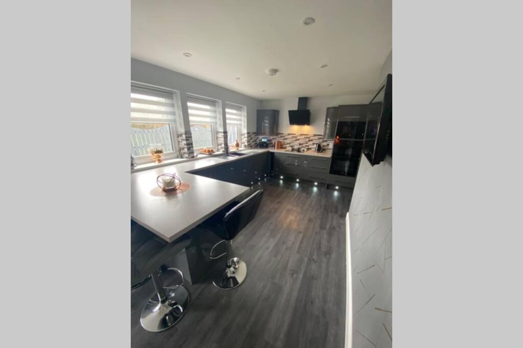 Alcantara- Modern Home With Hot Tub- Sleeps 10 Cromdale Екстер'єр фото