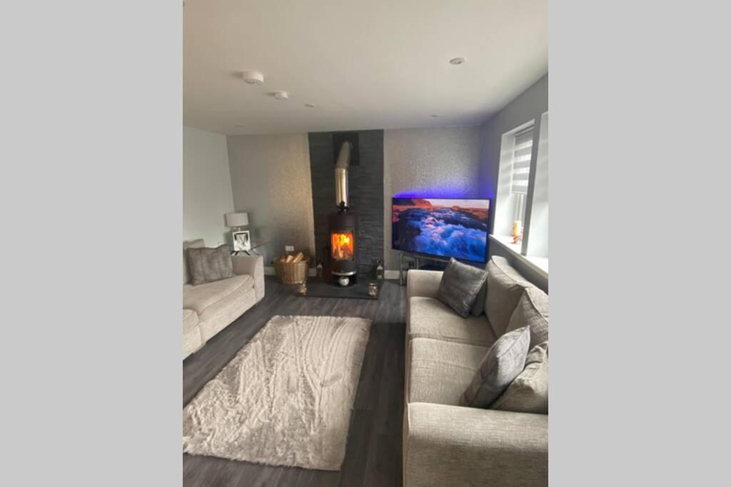 Alcantara- Modern Home With Hot Tub- Sleeps 10 Cromdale Екстер'єр фото
