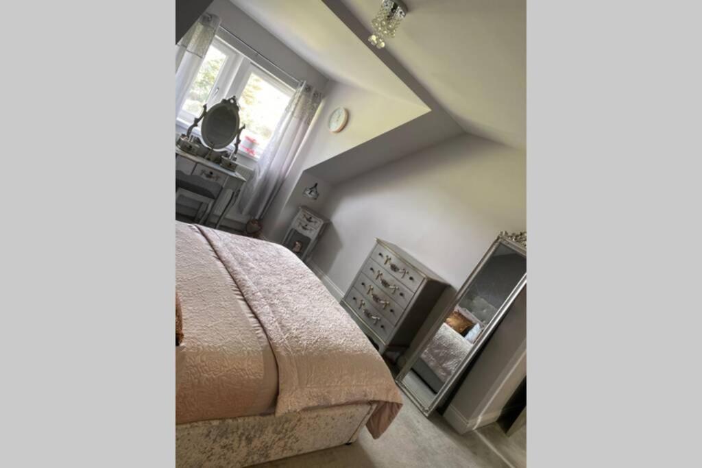 Alcantara- Modern Home With Hot Tub- Sleeps 10 Cromdale Екстер'єр фото