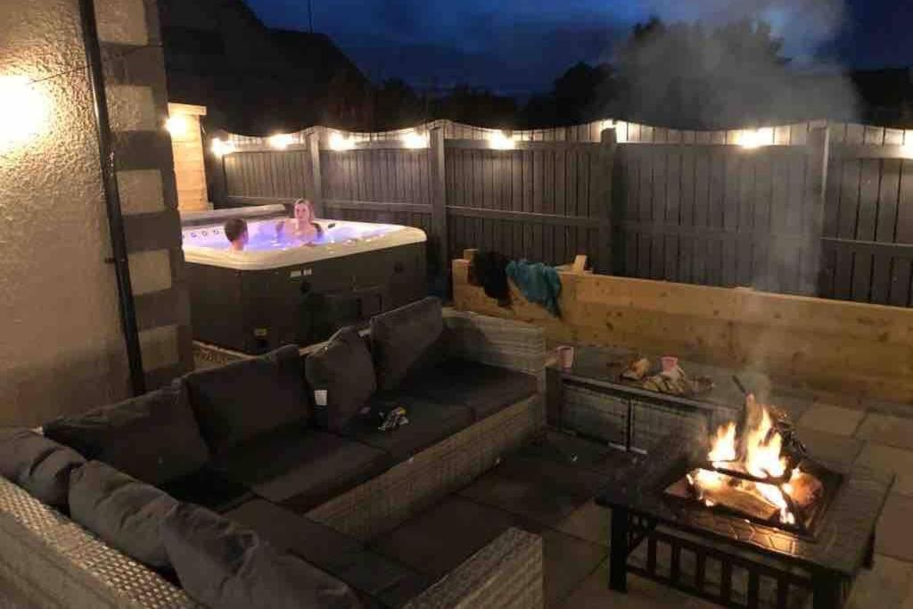 Alcantara- Modern Home With Hot Tub- Sleeps 10 Cromdale Екстер'єр фото