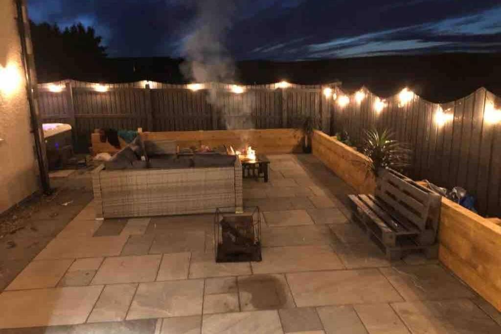 Alcantara- Modern Home With Hot Tub- Sleeps 10 Cromdale Екстер'єр фото