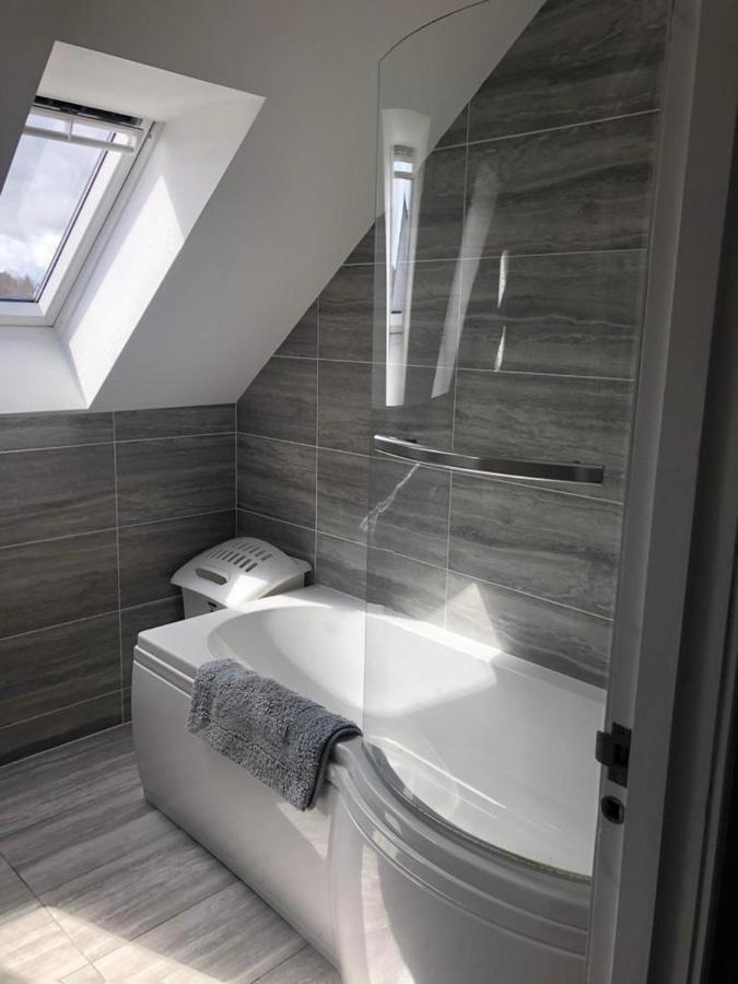 Alcantara- Modern Home With Hot Tub- Sleeps 10 Cromdale Екстер'єр фото